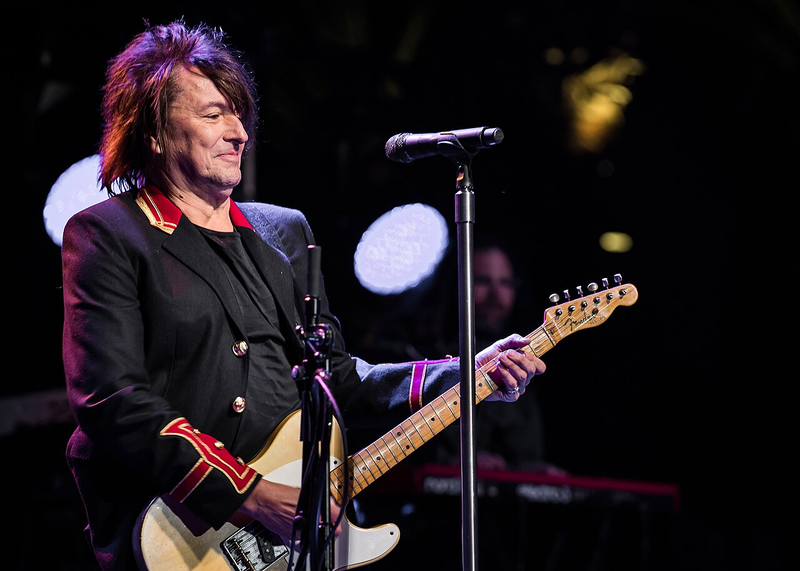 Richard Stephen Sambora(里奇·桑博拉 or 里奇·山伯拉)