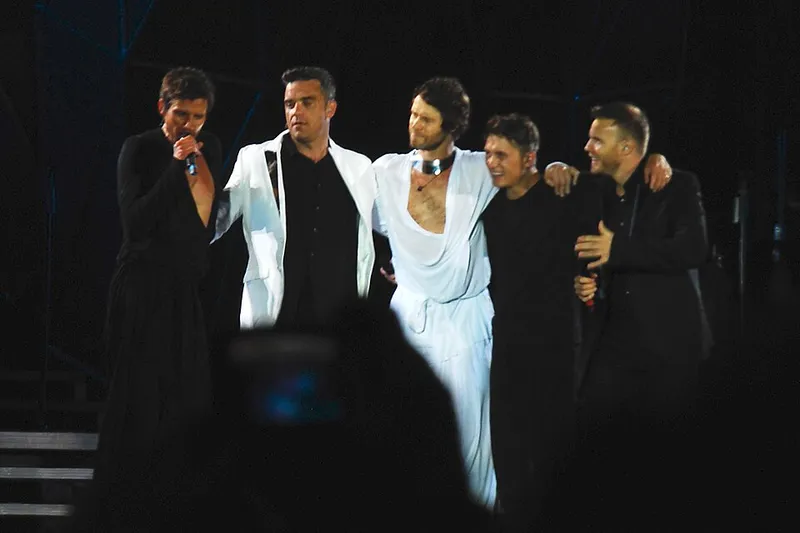 File:Take That & The Pet Shop Boys, Manchester 12 June 2011 4.jpg