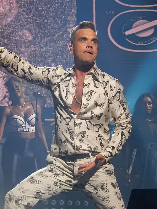 File:Robbie Williams, Roundhouse, London (Apple Music Festival) (29939402585).jpg
