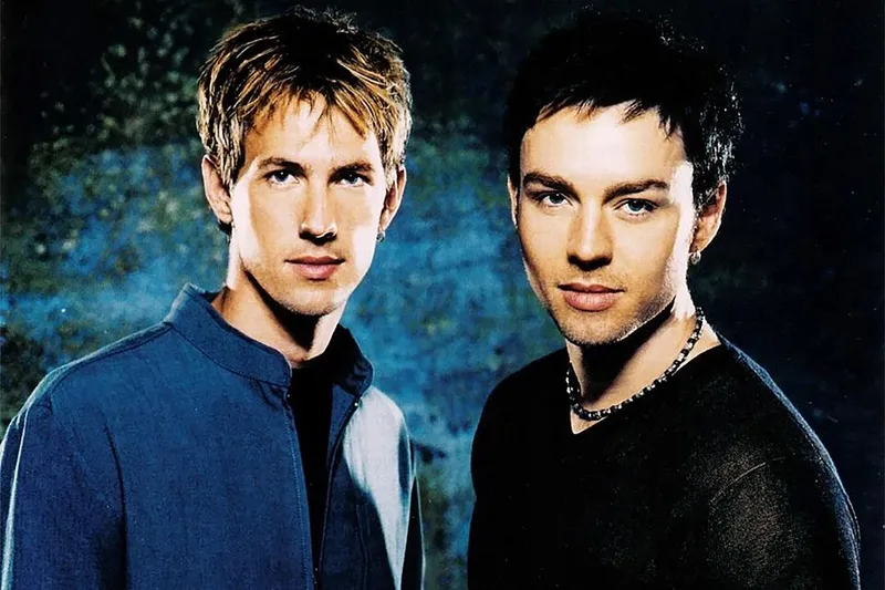 野人花园（Savage Garden）：Daniel Jones（左） 和 Darren Hayes （右）