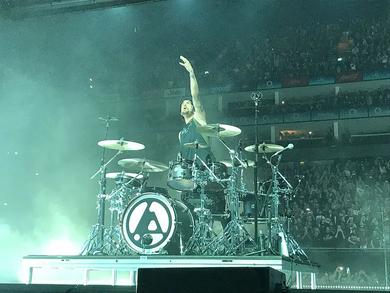 Linkin Park 伦敦协奏曲 2024 ： 鼓手Rob Bourdon