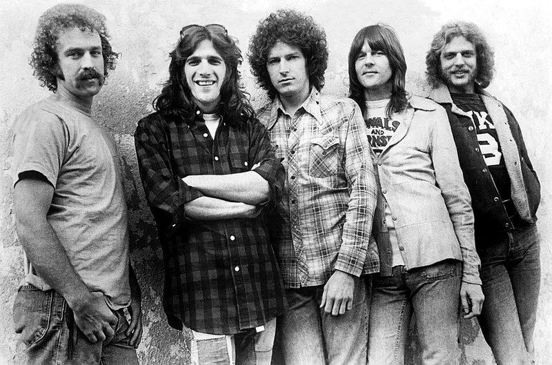 老鹰乐队 1974（从左到右：Bernie Leadon，Glenn Frey，Don Henley，Randy Meisner，Don Felder）