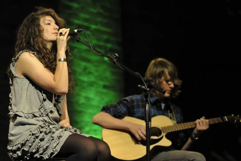 File:Ella and Louis TVU 2010.JPG