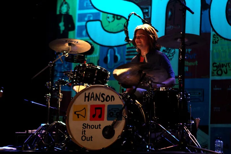 Zac Hanson 在澳大利亚悉尼恩莫尔剧院演出