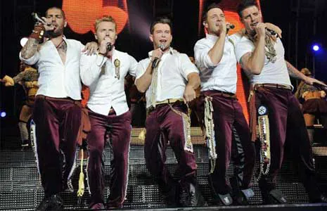 Boyzone 巡演 （2009）：从左到右 Keith Duffy、Ronan Keating、Stephen Gately、Mikey Graham、Shane Lynch