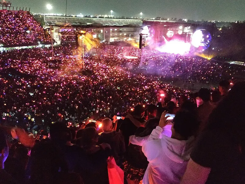 酷玩乐队在2022年墨西哥城太阳广场的最后一场演唱会
